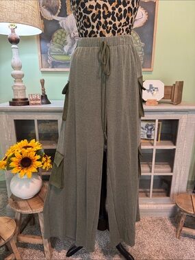 Bucketlist Wide-Leg Ribbed Cargo Pants - Olive Green  Sz L
